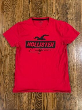 Hollister California red graphic tee
